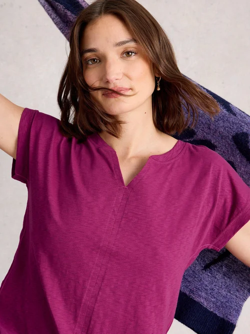 T-Shirt Nelly mit Keilausschnitt - Dk Plum - 52 Bild 1