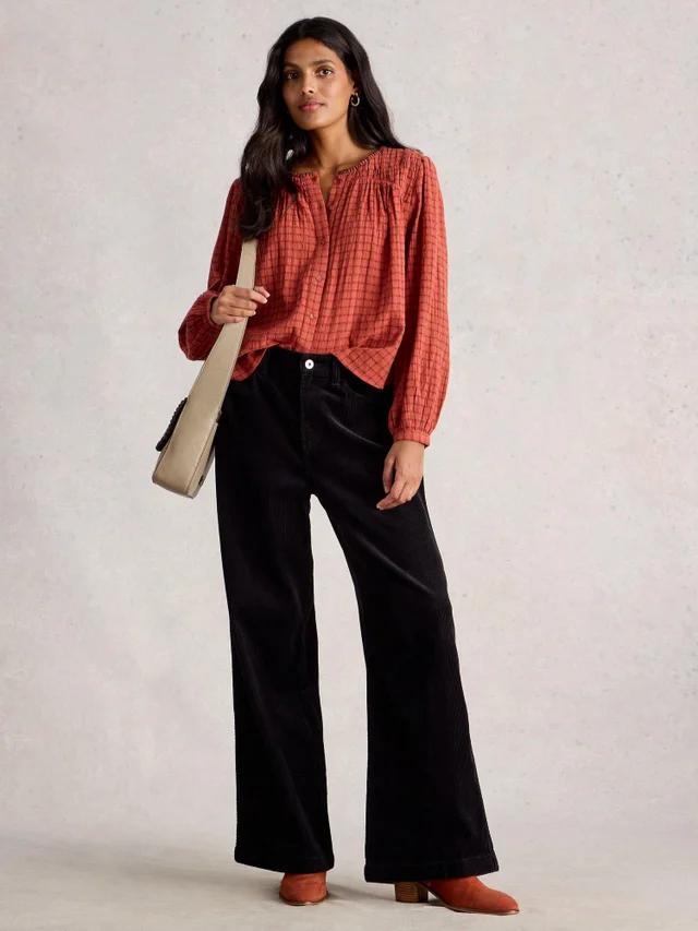 Samthose Tia mit weitem Bein