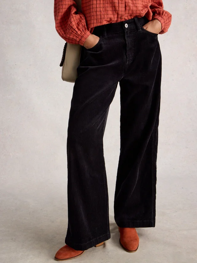 Samthose Tia mit weitem Bein