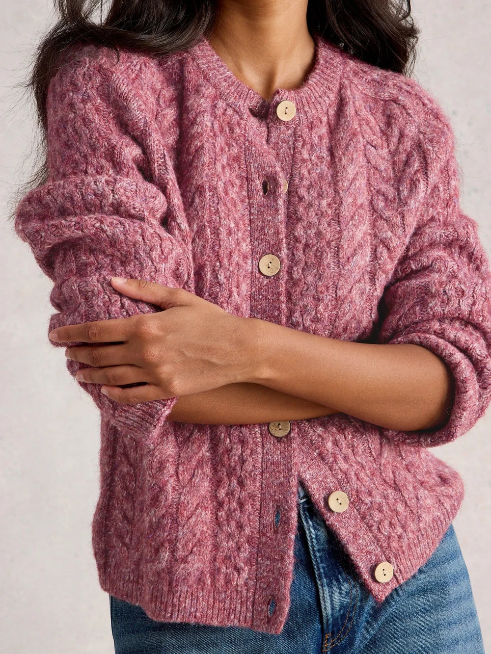 Strickjacke Carly mit Zopfstrickmuster - Mid Pink - 52 Bild 1
