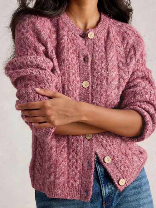 Strickjacke Carly mit Zopfstrickmuster - Mid Pink - 52 Bild 1