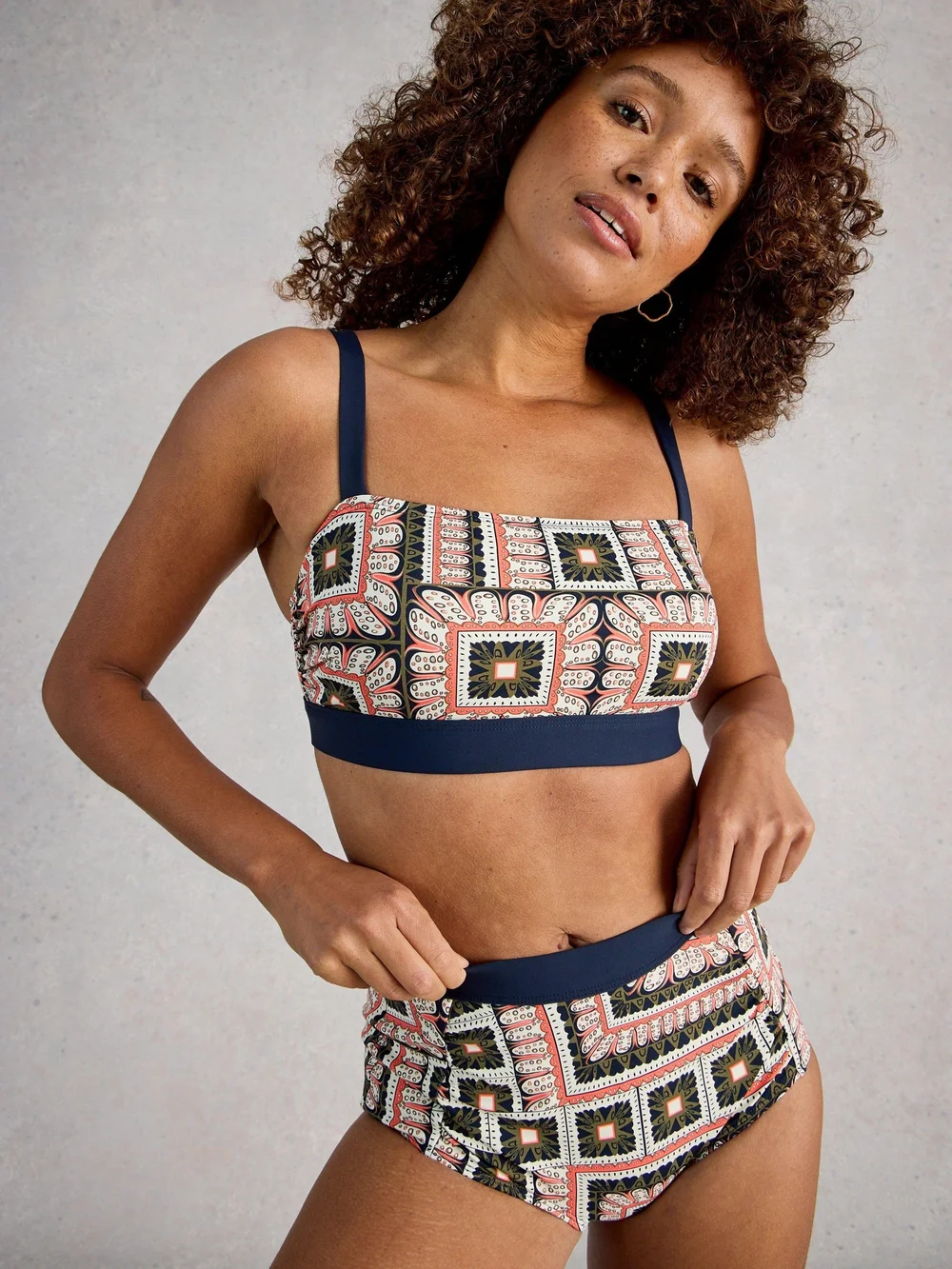 Hochgeschnittene Bikinihose Verity - Navy Multi - 48 Bild 1