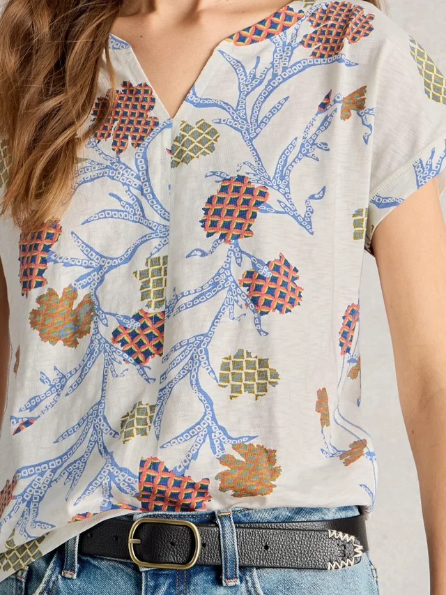 T-Shirt Nelly mit Keilausschnitt