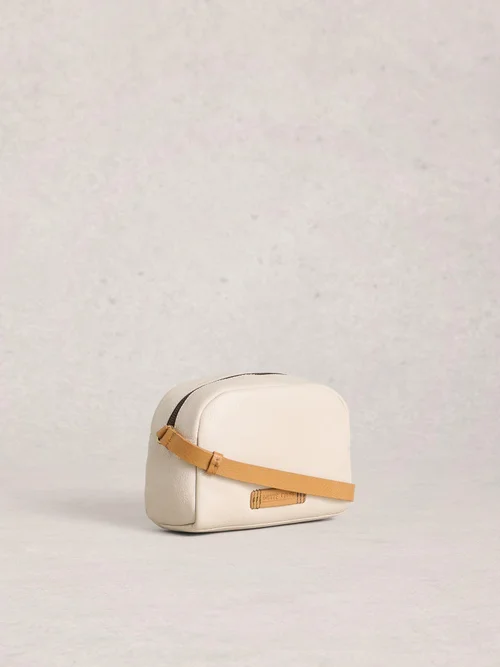 Umhängetasche Bella mit Nieten Bild 4