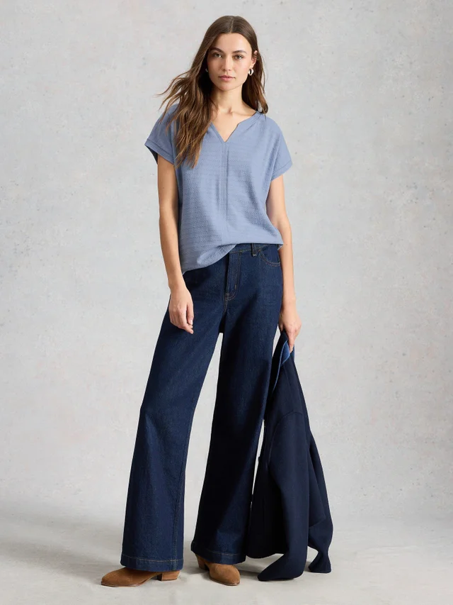 T-Shirt Nelly mit Keilausschnitt