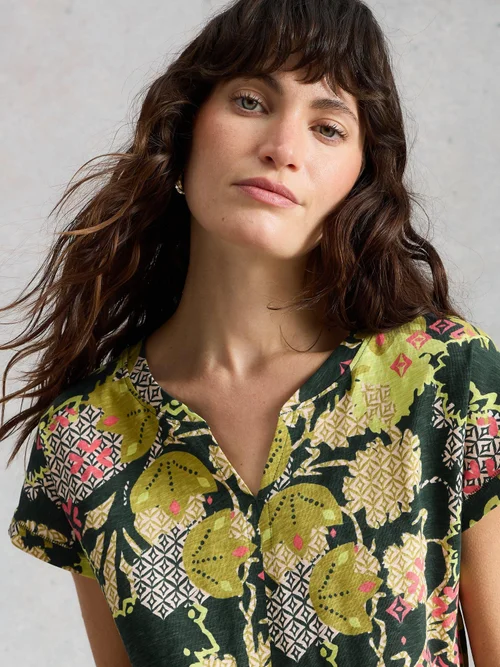 T-Shirt Nelly mit Keilausschnitt - Green Pr - 52 Bild 3