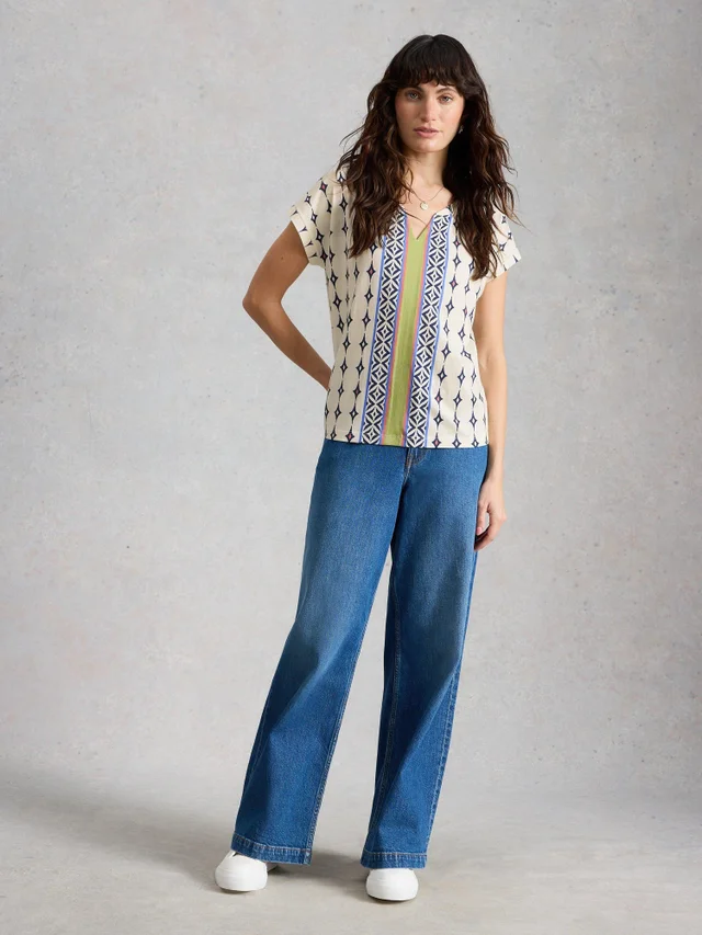 T-Shirt Nelly mit Keilausschnitt