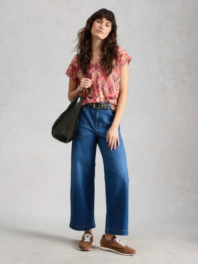 T-Shirt Nelly mit Keilausschnitt