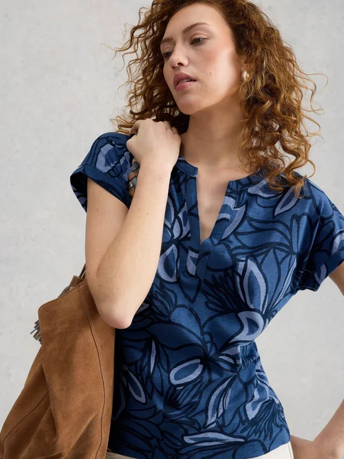 T-Shirt Nina mit Keilausschnitt - Blue Pr - 52 Bild 1