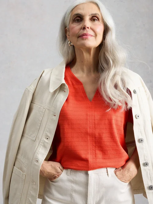 T-Shirt Nelly mit Keilausschnitt - Brt Red - 42 Bild 1