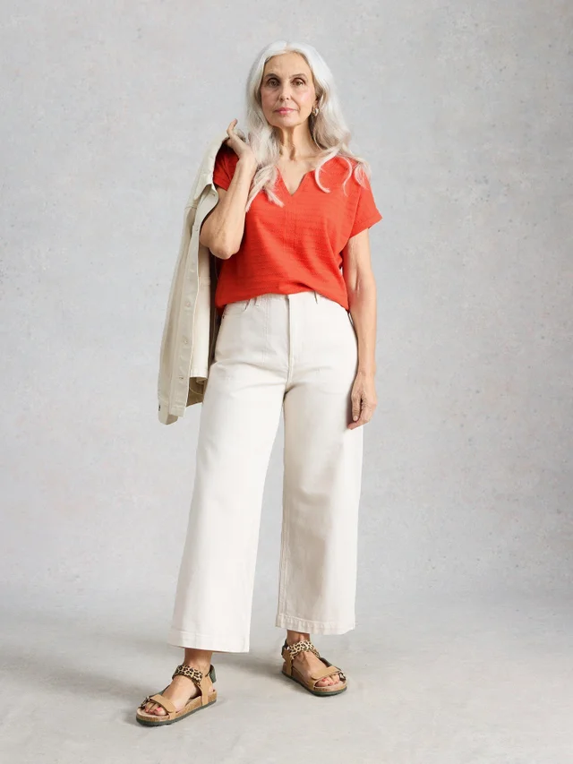 T-Shirt Nelly mit Keilausschnitt