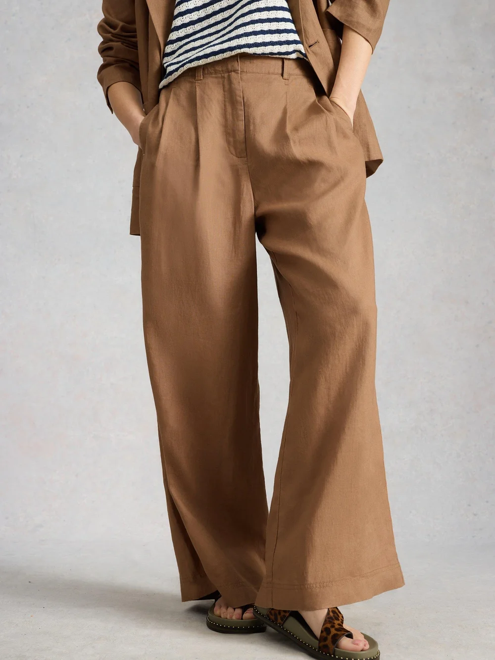Leinenhose Sasha mit weitem Bein - Mid Tan - 52/R Bild 1