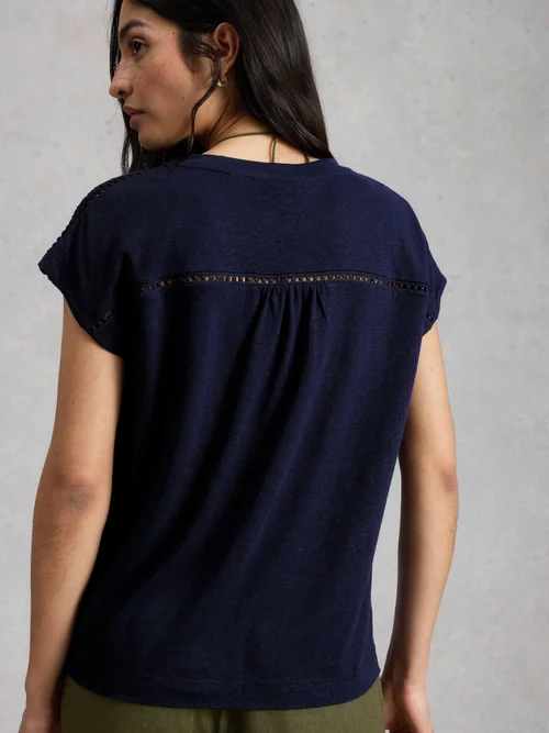T-Shirt Ella mit Lochspitze - Dark Navy - 52 Bild 4