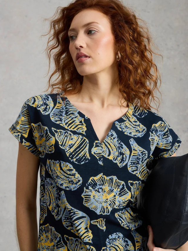T-Shirt Nelly mit Keilausschnitt