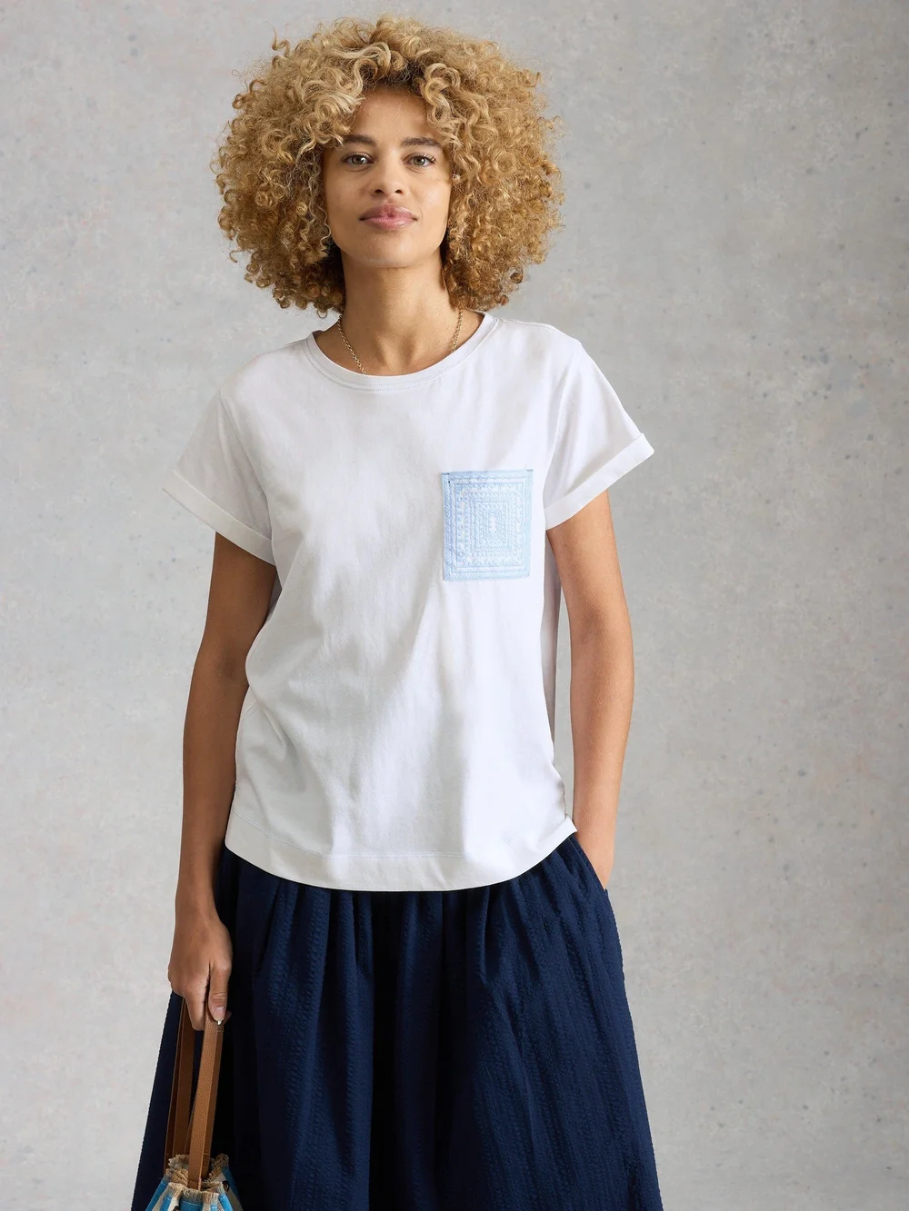 T-Shirt Gina mit bestickter Tasche - White Mlt - 52 Bild 1