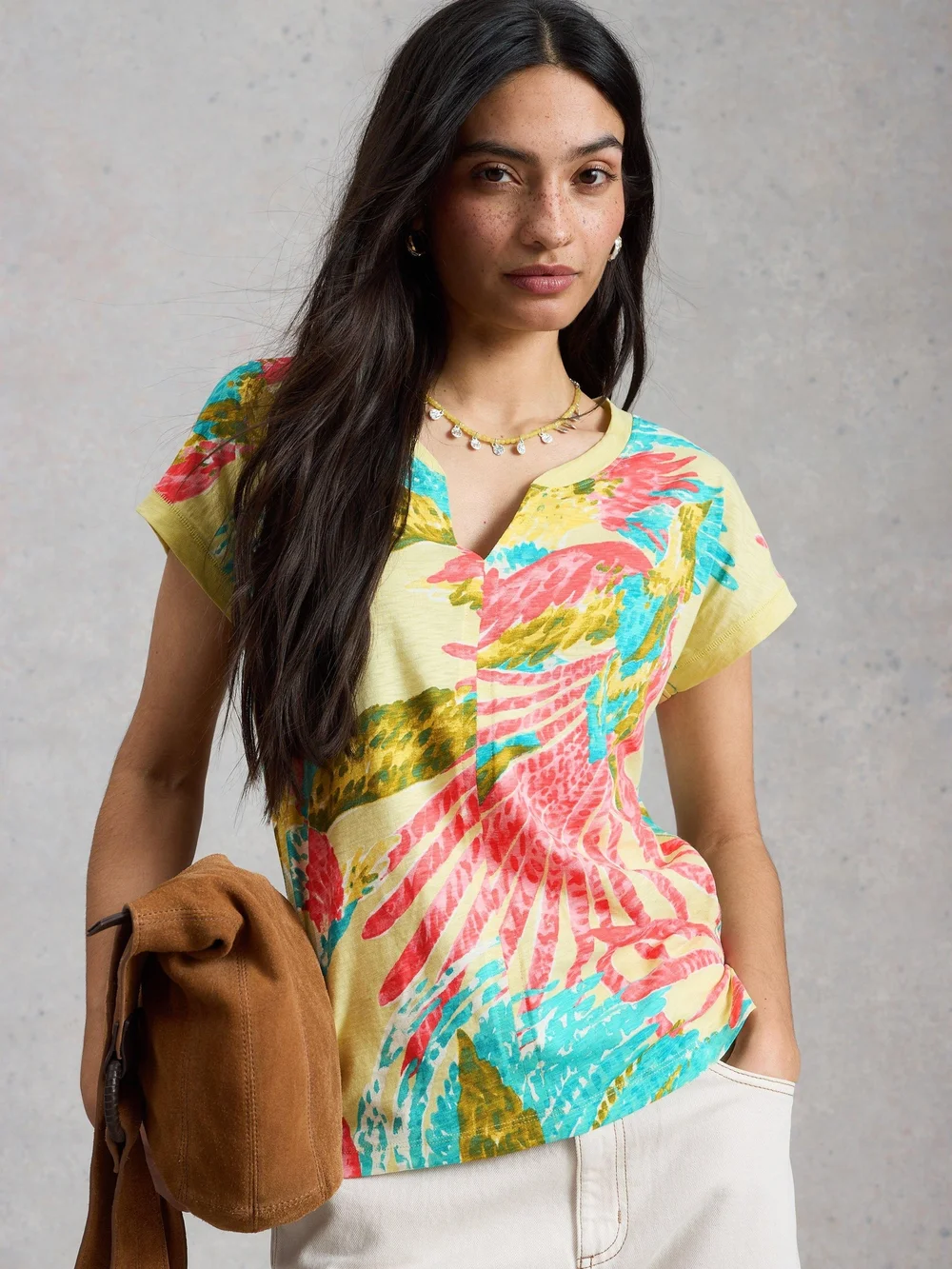 T-Shirt Nelly mit Keilausschnitt - Green Mlt - 52 Bild 1