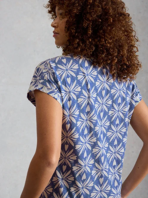T-Shirt Nelly mit Keilausschnitt - Blue Mlt - 52 Bild 4