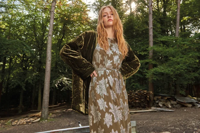 SAMTJACKE OPAL & JACQUARD MAXIKLEID PHOEBE